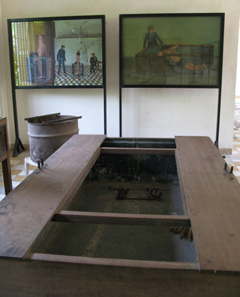 La « baignoire », instrument de torture dont Duch dit qu’il n’a jamais été informé de son utilisation à S21. (Anne-Laure Porée)