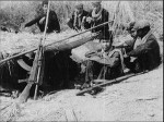 Pas d'enfants-soldats chez les Khmers rouges, prétend Nuon Chea. Pourquoi personne ne le confronte aux archives de la propagande khmère rouge qui montrent parfois ces fameux enfants-soldats ? (Direction du cinéma du Cambodge)