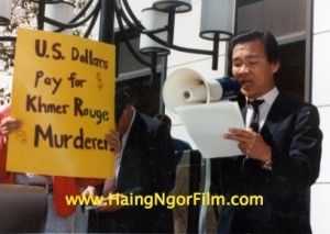 Le Dr Haing Ngor en campagne contre le soutien américain aux Khmers rouges. (DR)